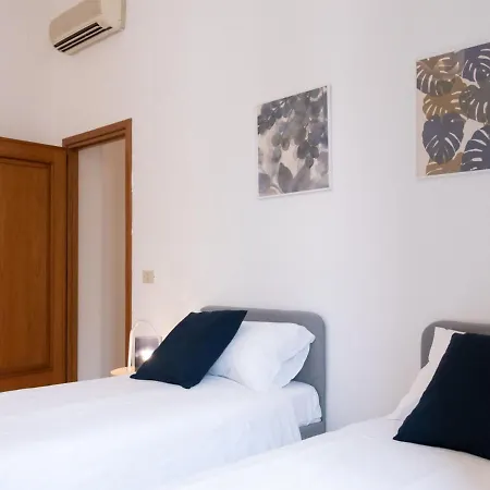 شقة The Rent - Lovely Two-bedroom Near Termini Station روما