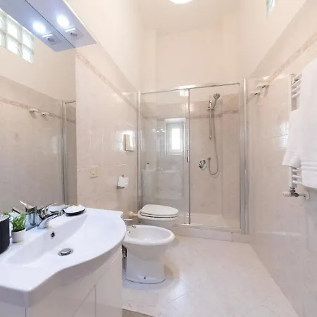 The Rent - Lovely Two-bedroom Near Termini Station 罗马